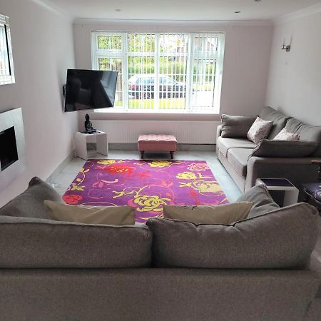Smitten House 4 Bedroom Rhyl Exteriör bild