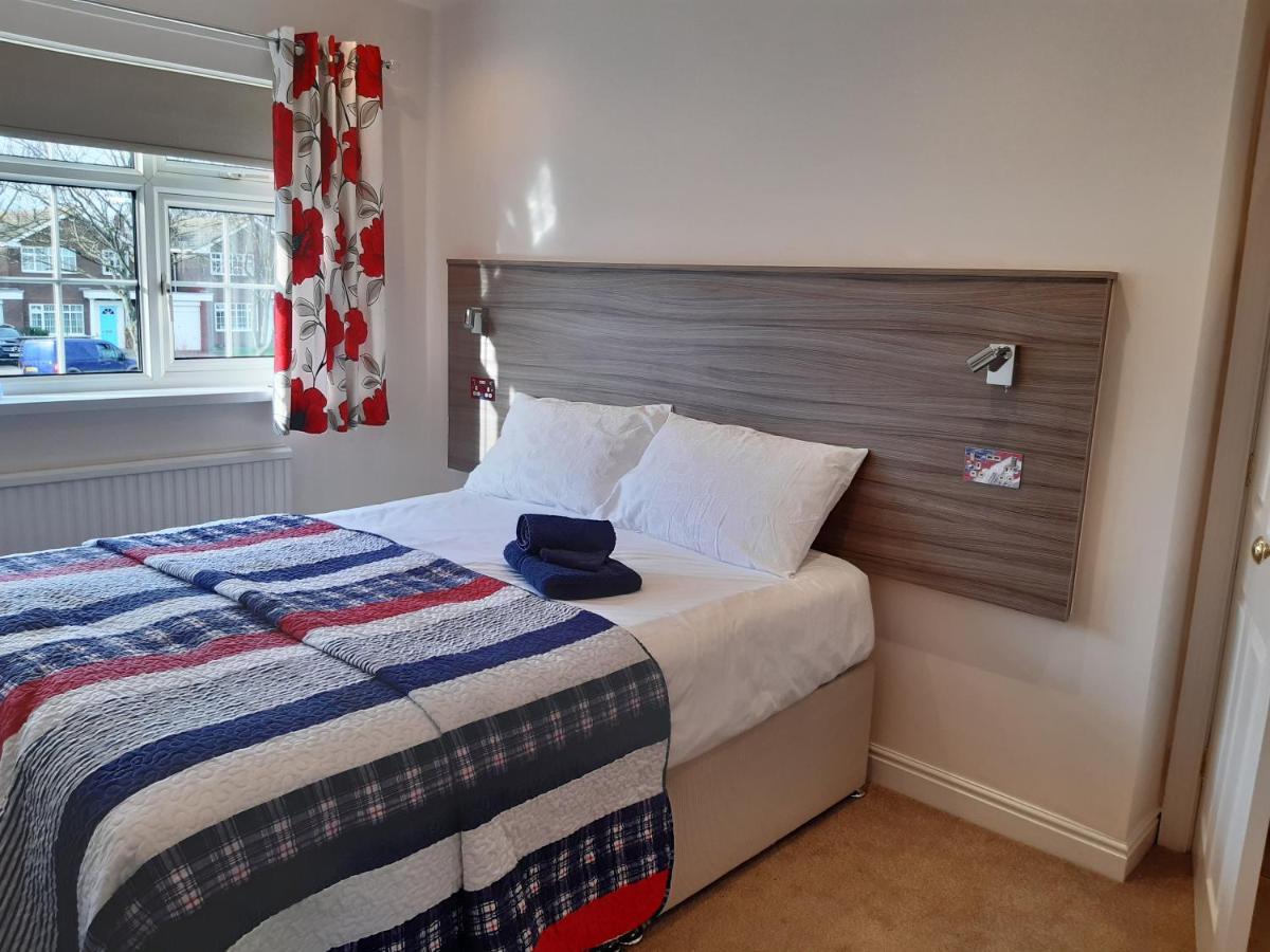 Smitten House 4 Bedroom Rhyl Exteriör bild