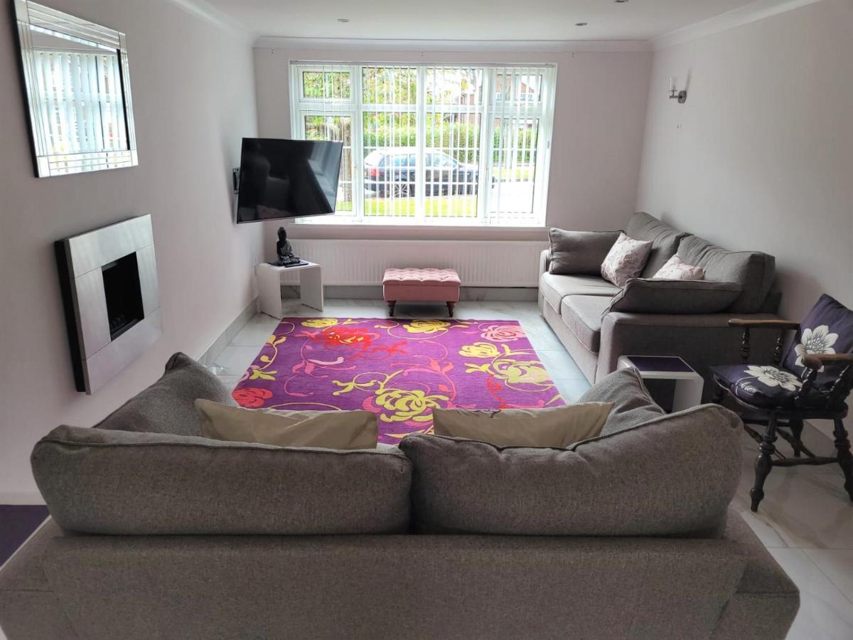 Smitten House 4 Bedroom Rhyl Exteriör bild