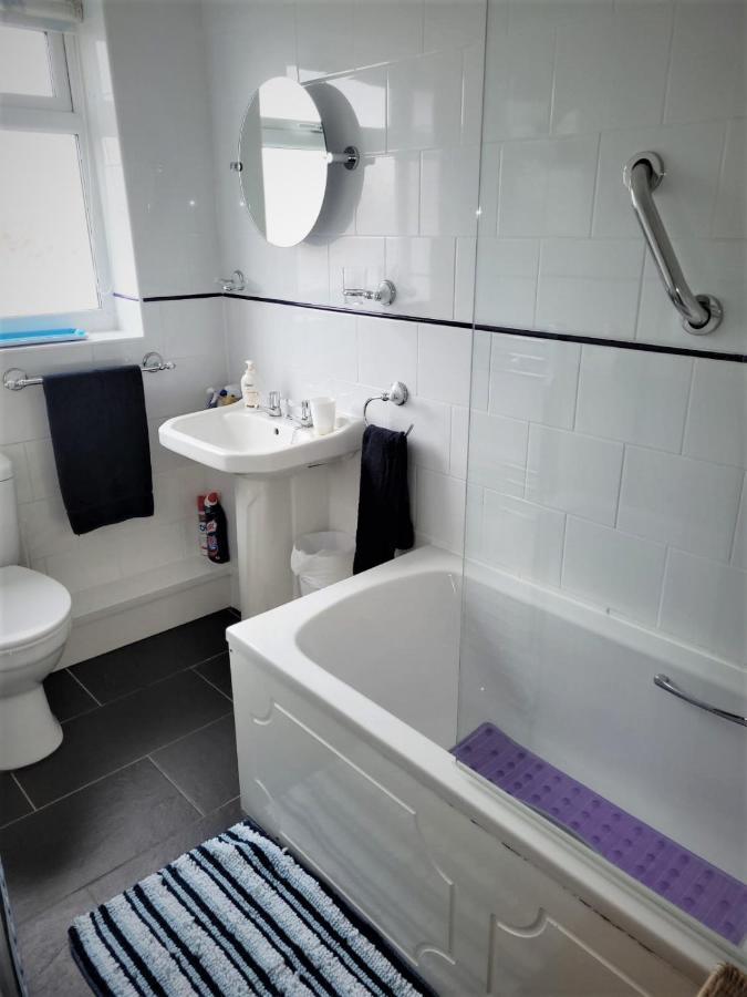 Smitten House 4 Bedroom Rhyl Exteriör bild