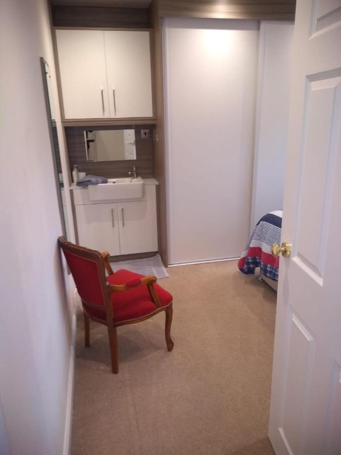 Smitten House 4 Bedroom Rhyl Exteriör bild