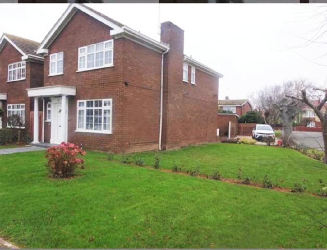 Smitten House 4 Bedroom Rhyl Exteriör bild