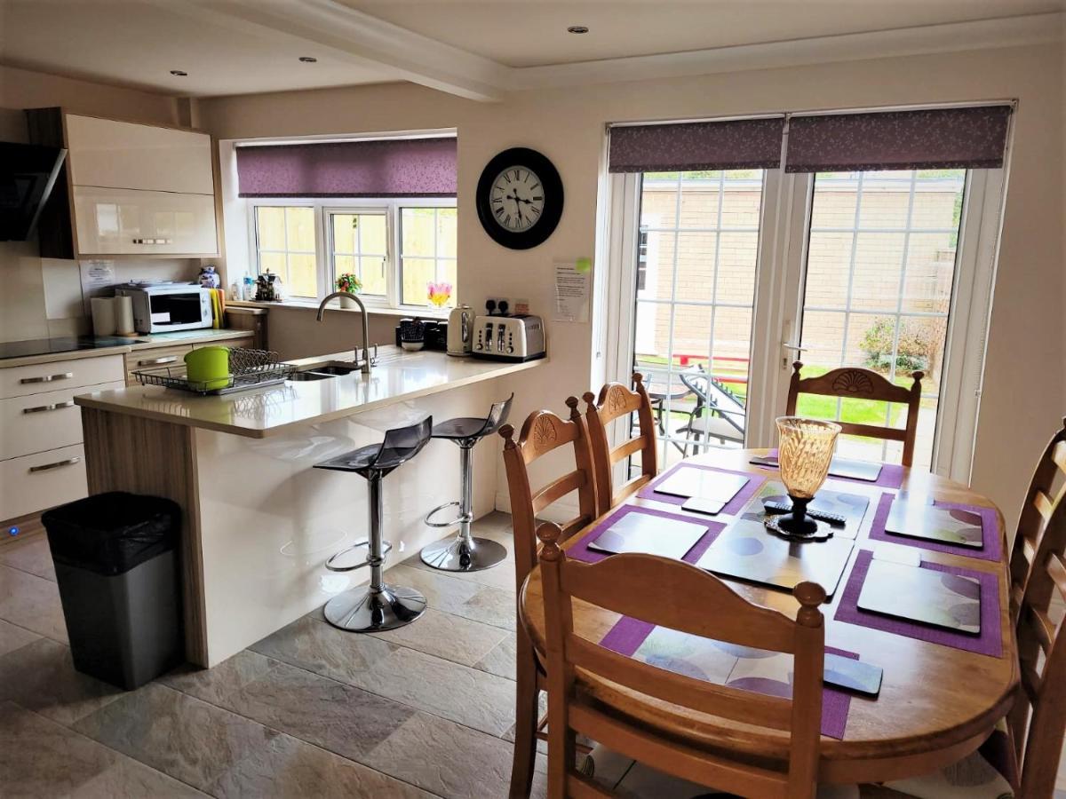Smitten House 4 Bedroom Rhyl Exteriör bild