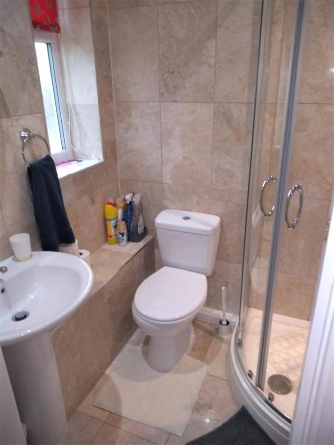 Smitten House 4 Bedroom Rhyl Exteriör bild